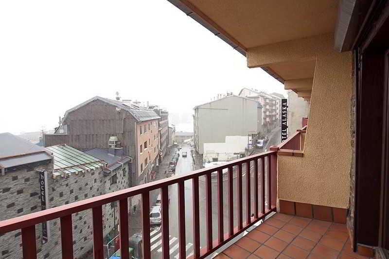 Apartamento Kione Calgary Pas De La Casa Exterior foto
